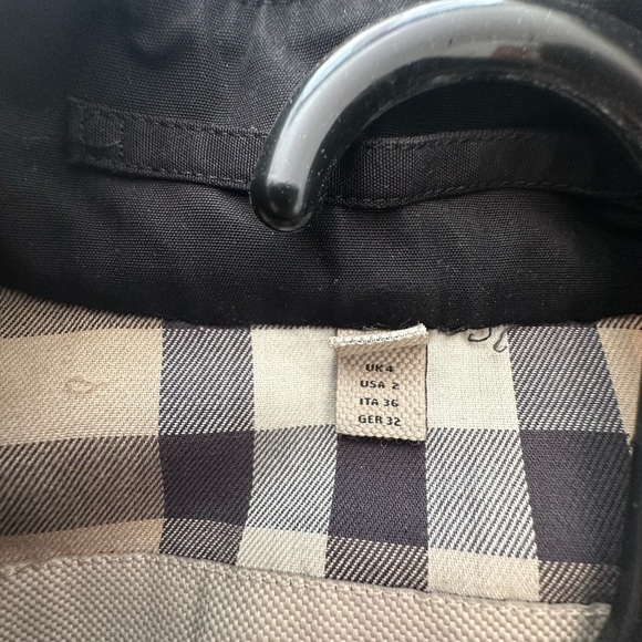 Burberry Kensington Short Trenchcoat size 2 color black - Picture 5 of 9